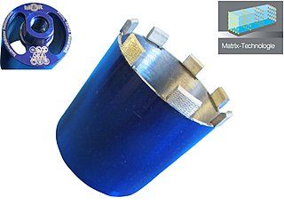 Ø 82 mm Dosensenker / Dosenbohrer "Matrix" für Staubabsaugung / Absaugung ✓ für Kalksandstein, Beton, Klinker & mehr | 10 mm Segmenthöhe - Lasergeschweißt! Mit Deckelschlitzen für unsere Staubabsaugungen. Für hochverdichteten Kalksandstein, hartgebrannte Klinker und Ziegel,sowie harten Beton.