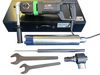Eibenstock EHD 2000 S - Diamant-Trocken-Kernbohrmaschine - Bohrbereich bis Ø 132 mm | Besonders geeignet für die Herstellung von Wand- und Deckenöffnungen, im Sanitär-, Heizungs- und Lüftungsbau. Hier als Set mit wählbarer Bohrkrone, Staubabsaugung und Zentrierung.
